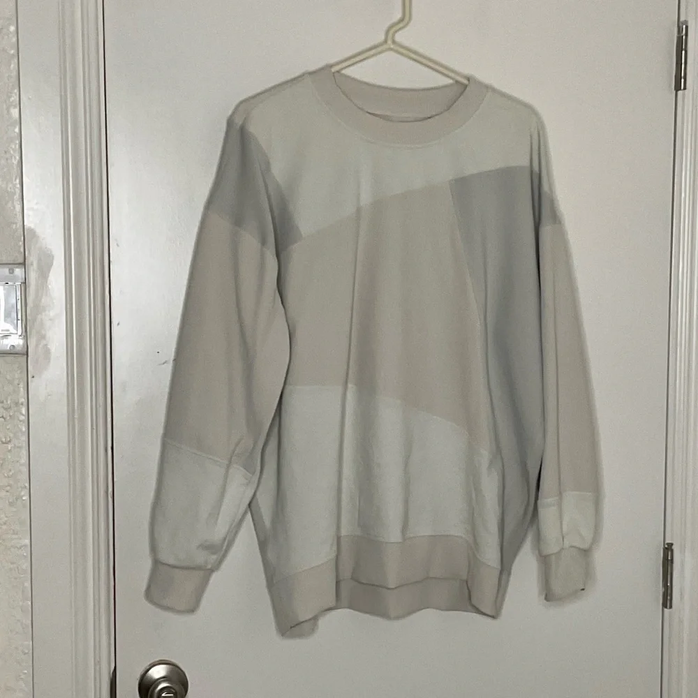 Lululemon Perfectly Oversized
Patchwork Crew Sweatshirt Ribbed - Picture 3 of 9